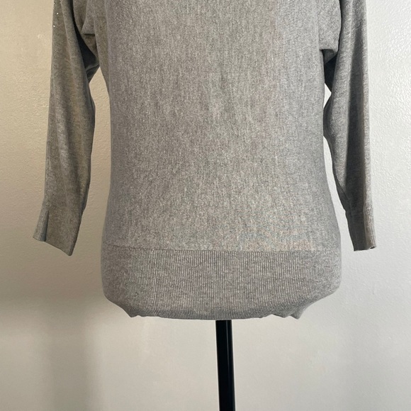 Loft Ash Gray Round Neck Clear Gemstone Cold Shoulder Long Sleeve Sweater XS - Picture 10 of 14
